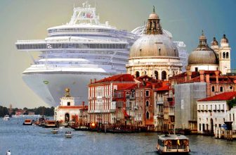 World's largest cruise ship entering Venice