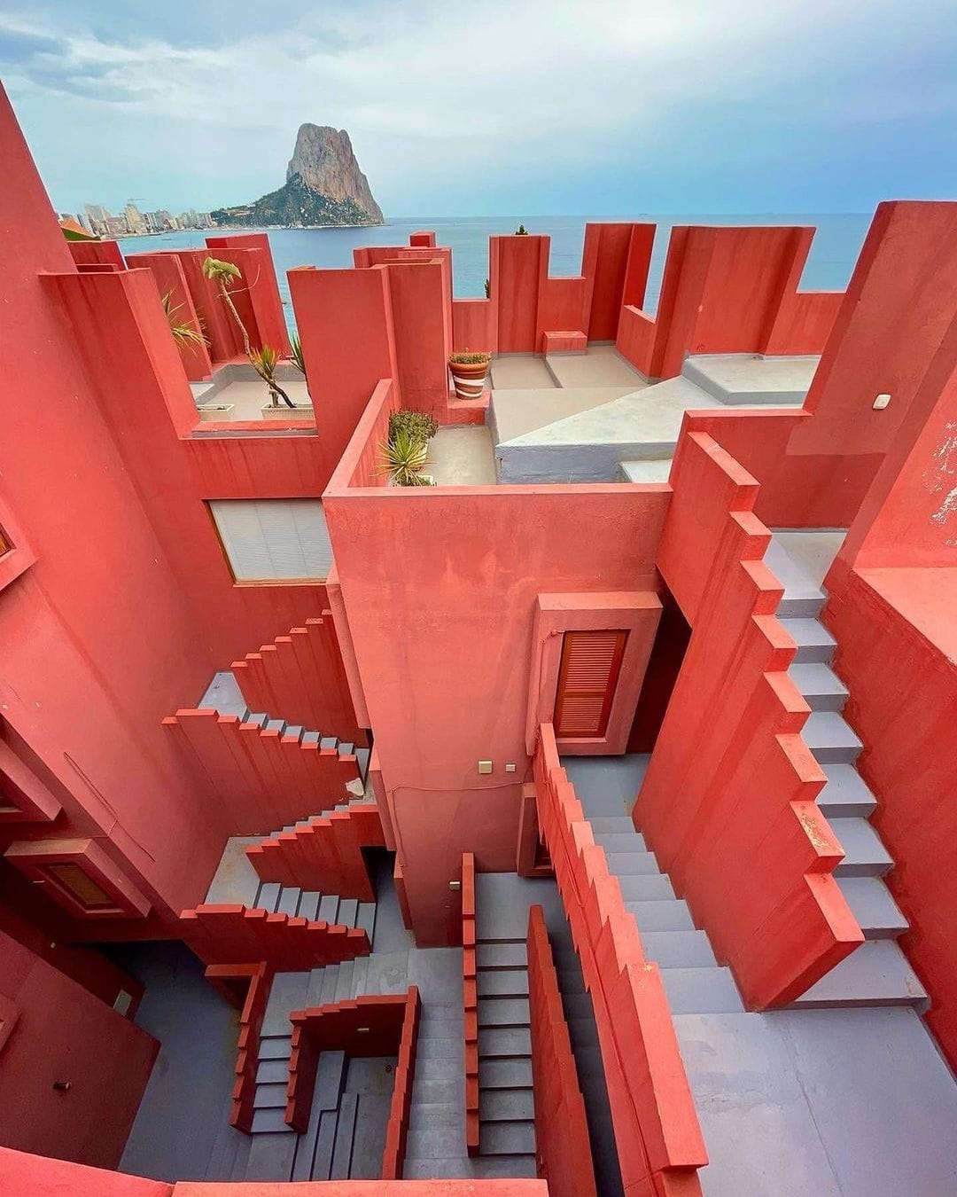 La Muralla Roja, Spanish for The Red Wall