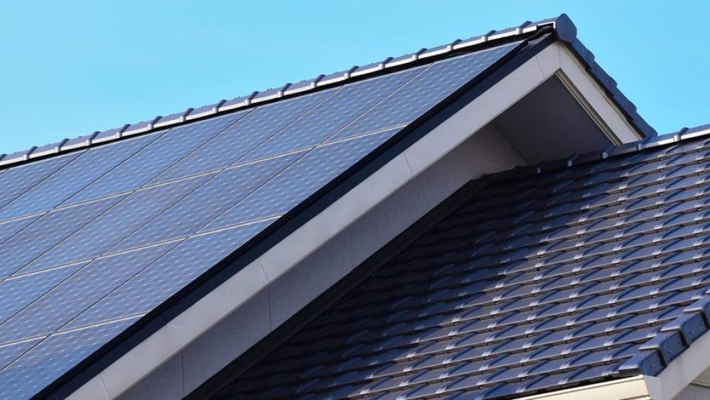 Solar Roofing : Why You Should Consider Buying Solar Shingles 