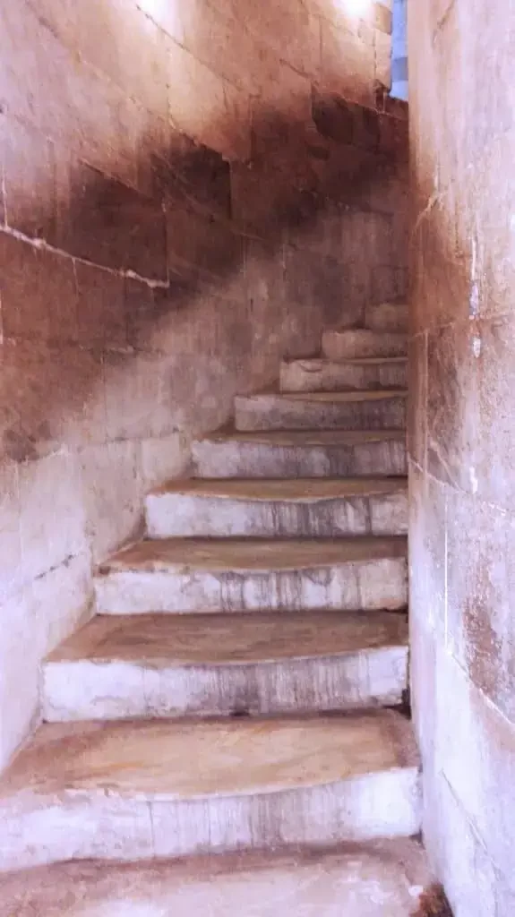 The staircase is positioned between the outer wall and the inner wall of the tubular form - Leaning Tower of Pisa