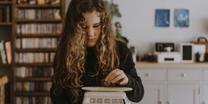 Tips on How to Teach Your Kids to Save Money